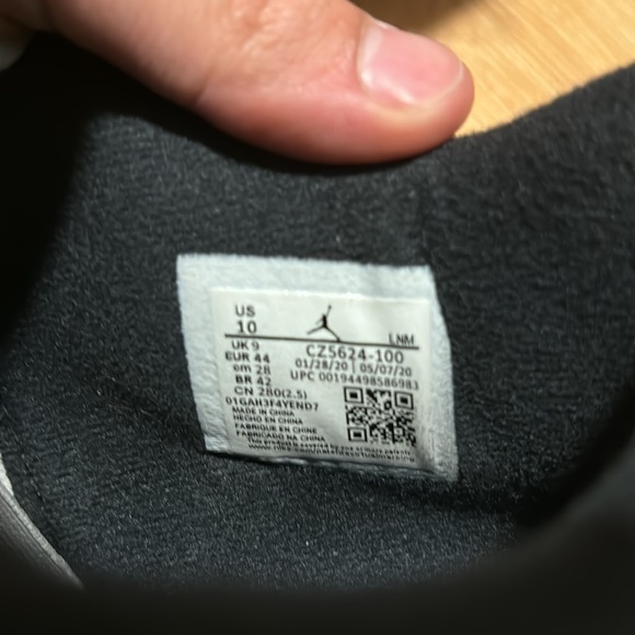 PSG Jordan 4’s - Picture 4 of 7